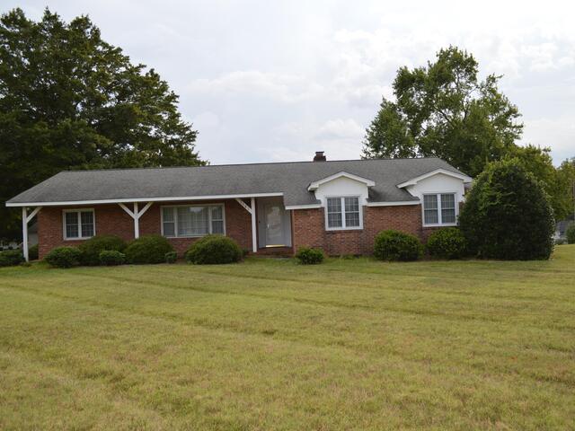 Photo of 2462 E Blackstock