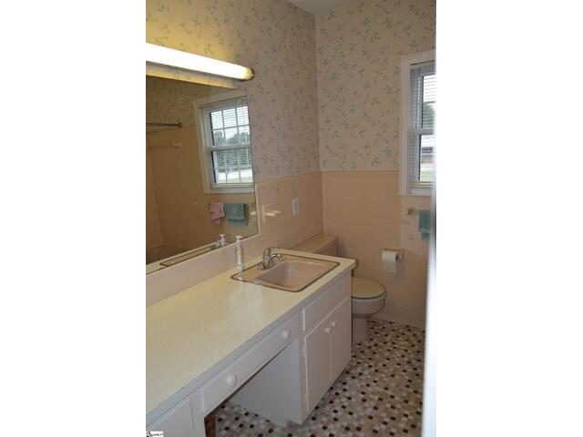 Photo of 2462 E Blackstock