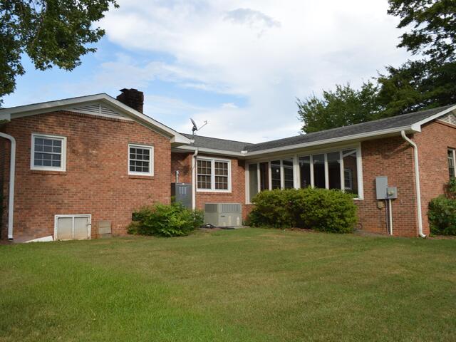 Photo of 2462 E Blackstock