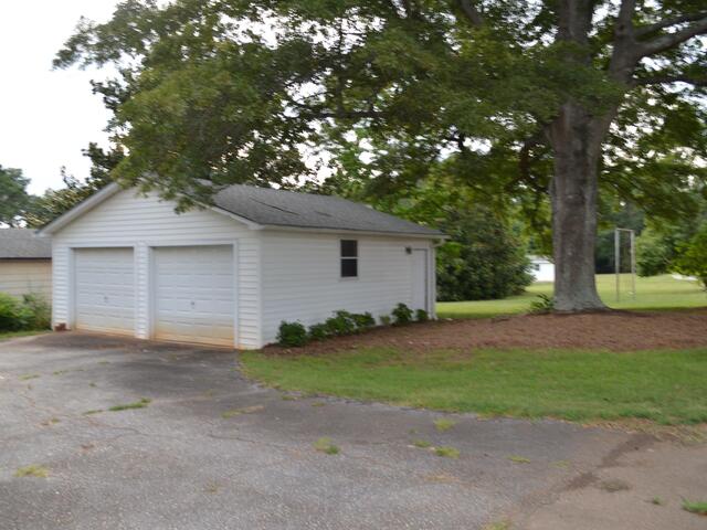 Photo of 2462 E Blackstock