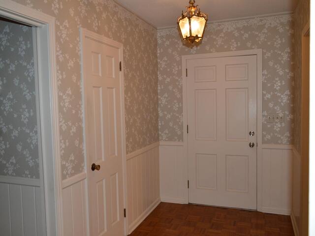 Photo of 2462 E Blackstock