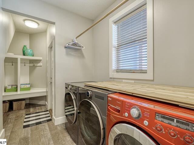 Photo of 2007 Edwards Lake Road