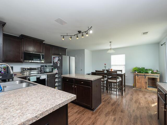 Photo of 611 Willow Bank Landing
