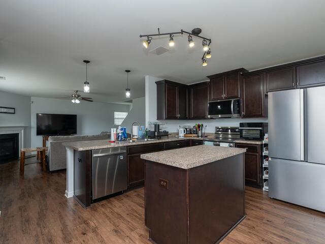 Photo of 611 Willow Bank Landing