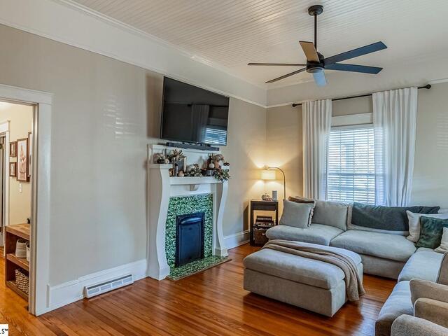 Photo of 400 W Arlington Avenue