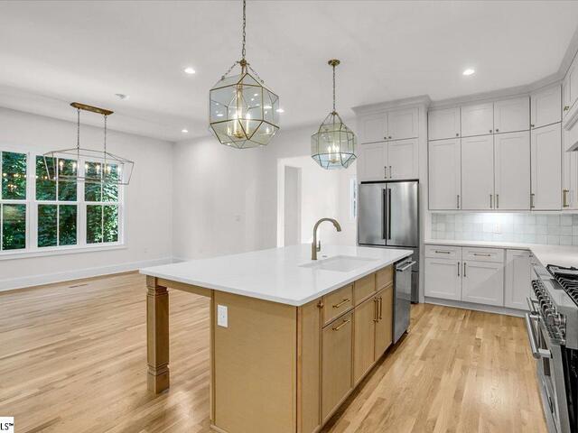 Photo of 219 W Hillcrest Drive