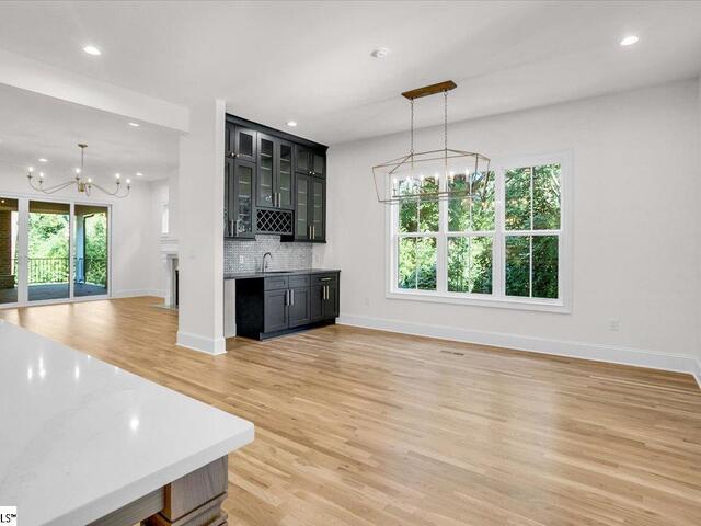 Photo of 219 W Hillcrest Drive