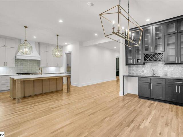 Photo of 219 W Hillcrest Drive