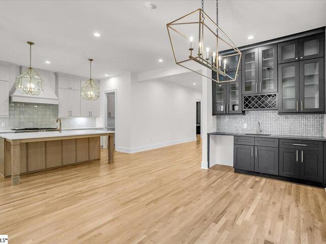 Photo of 219 W Hillcrest Drive