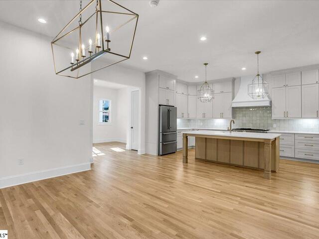 Photo of 219 W Hillcrest Drive