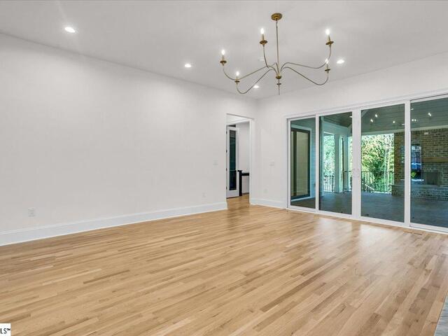 Photo of 219 W Hillcrest Drive