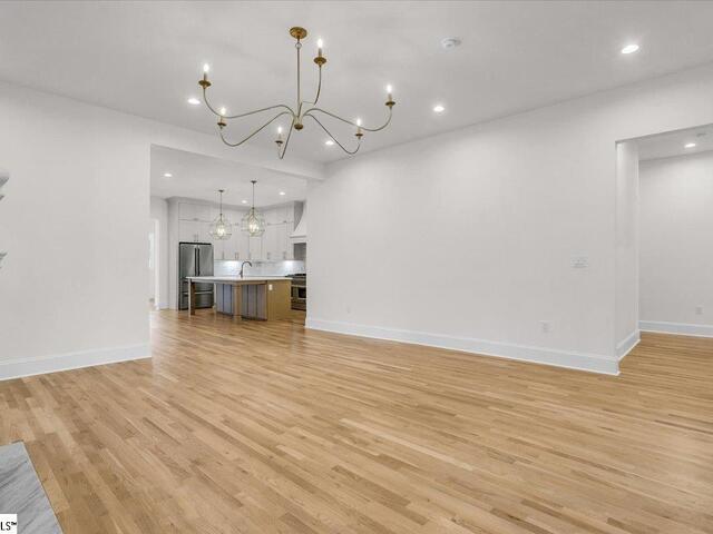 Photo of 219 W Hillcrest Drive