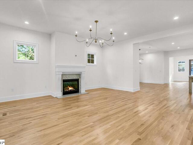 Photo of 219 W Hillcrest Drive