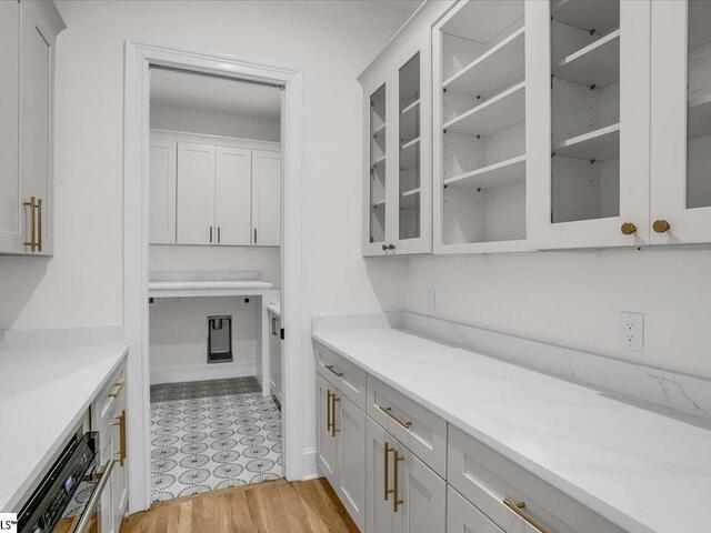 Photo of 219 W Hillcrest Drive