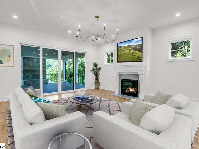 Photo of 219 W Hillcrest Drive