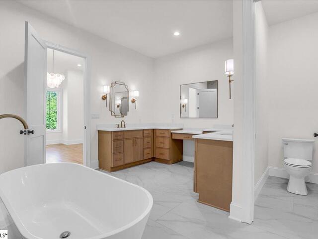 Photo of 219 W Hillcrest Drive