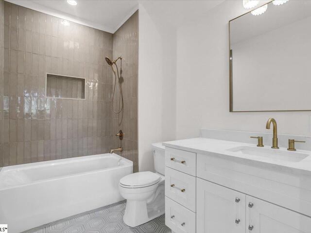 Photo of 219 W Hillcrest Drive