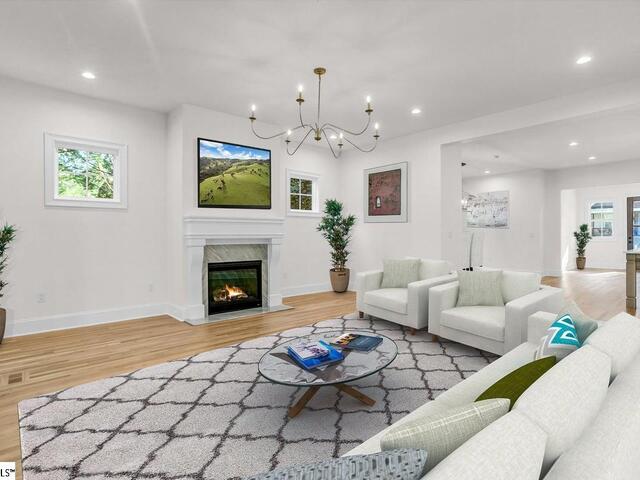 Photo of 219 W Hillcrest Drive