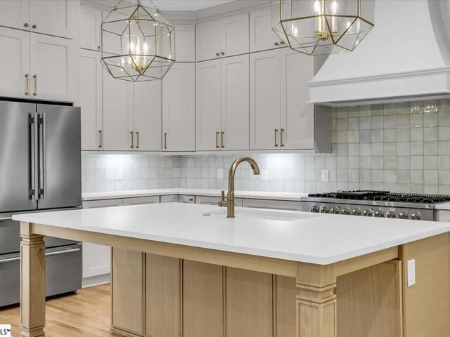 Photo of 219 W Hillcrest Drive