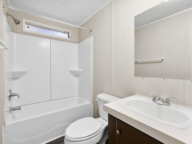 Photo of 305 River Road