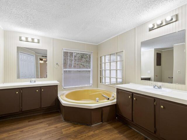 Photo of 305 River Road