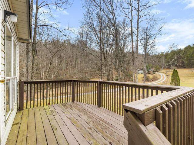 Photo of 305 River Road