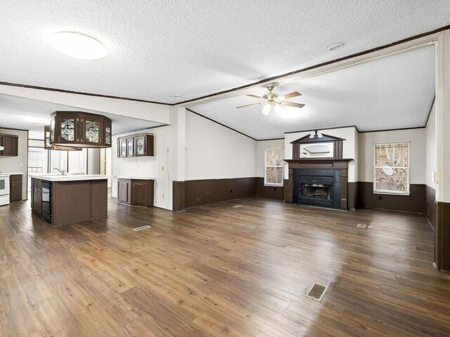 Photo of 305 River Road