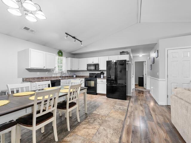 Photo of 208 Redfern Court