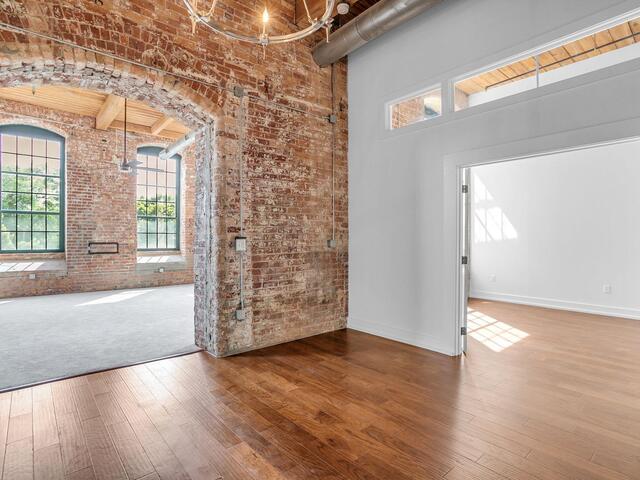 Photo of 400 MILLS Avenue