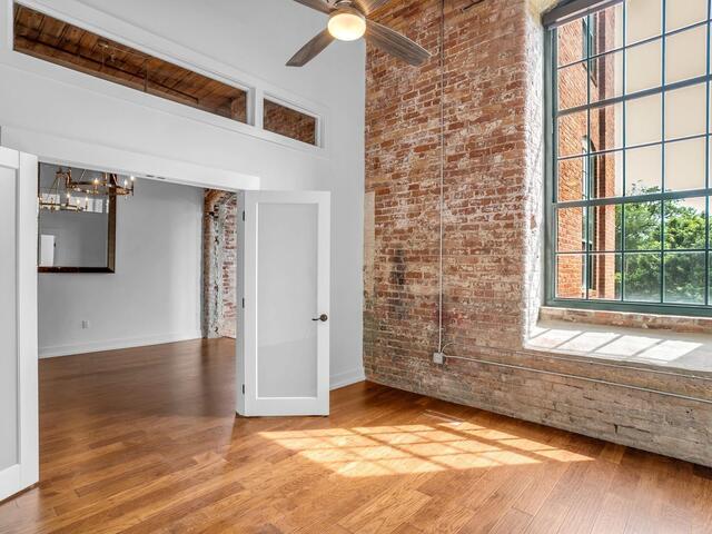 Photo of 400 MILLS Avenue