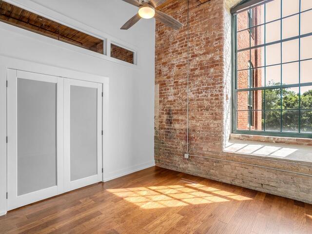 Photo of 400 MILLS Avenue