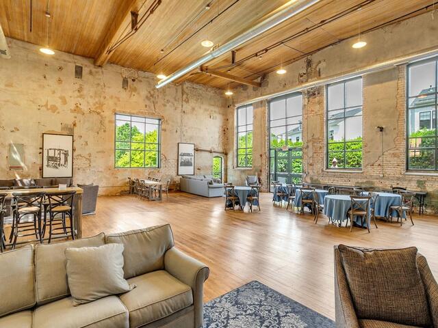 Photo of 400 MILLS Avenue