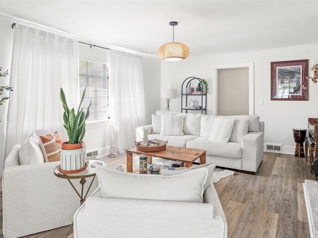 Photo of 1413 S McDuffie Street