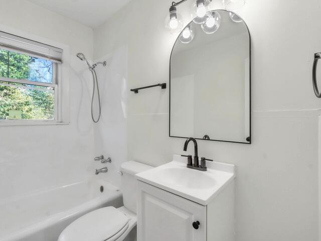 Photo of 224 S Hampton Drive