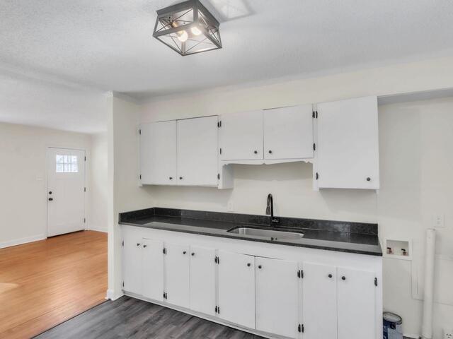 Photo of 224 S Hampton Drive