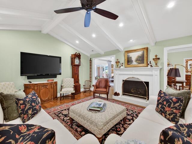 Photo of 18 LaVista Court