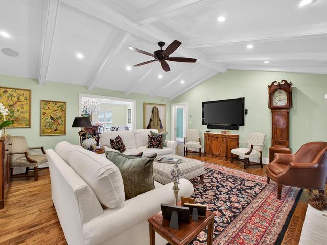 Photo of 18 LaVista Court