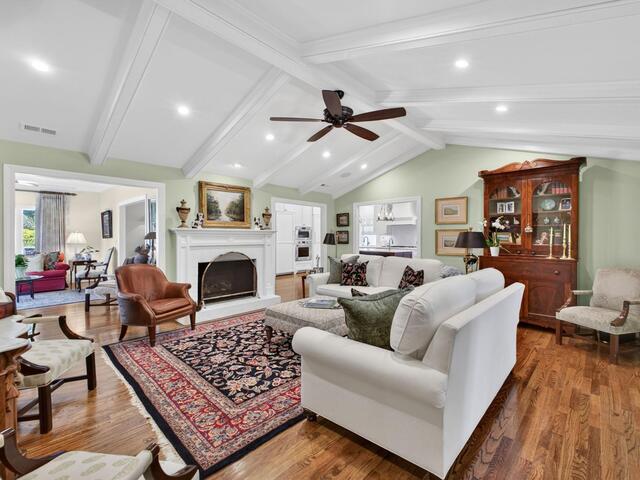Photo of 18 LaVista Court
