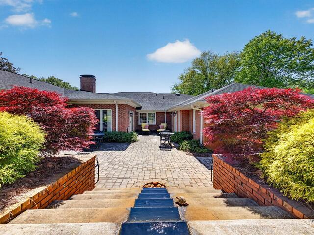 Photo of 18 LaVista Court