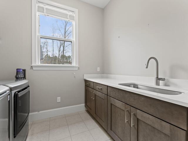 Photo of 421 Lakestone Court