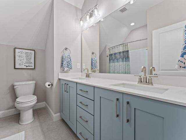 Photo of 421 Lakestone Court