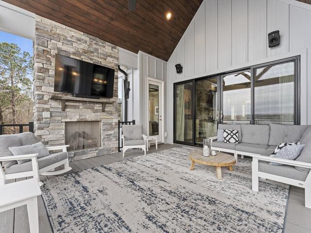 Photo of 421 Lakestone Court