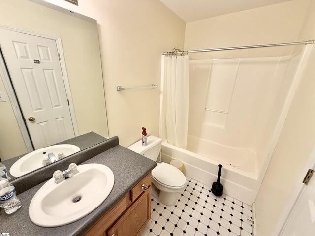 Photo of 588 Douglas Road