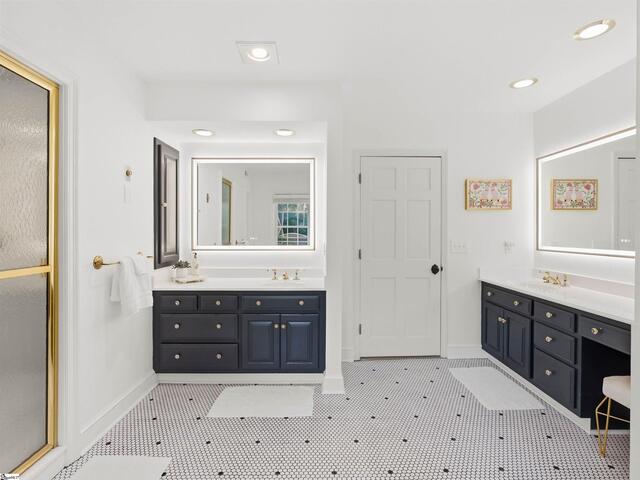 Photo of 1215 Roe Ford Road