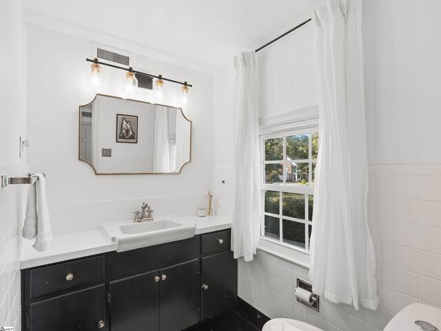 Photo of 1215 Roe Ford Road
