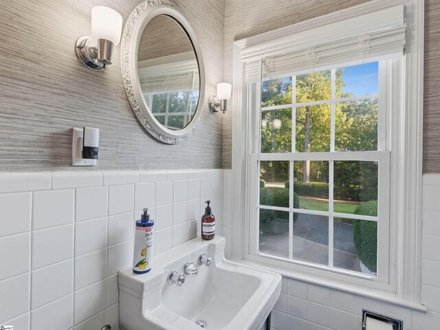 Photo of 1215 Roe Ford Road