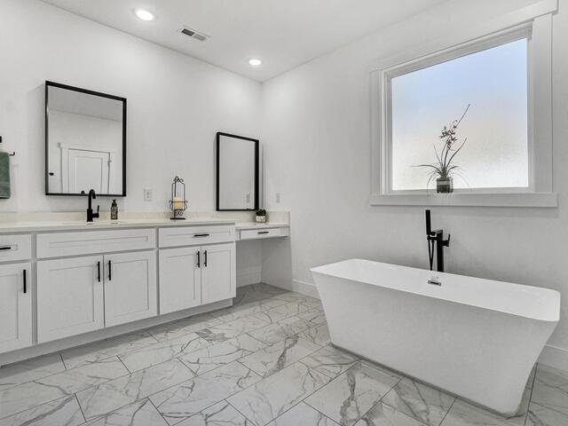 Photo of 165 Lake Bowen Drive