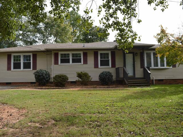 Photo of 1006 Hampton Road