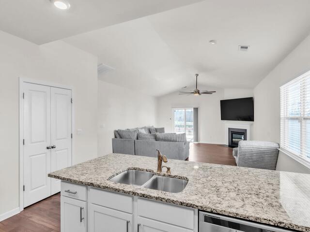 Photo of 1088 Longstone Way