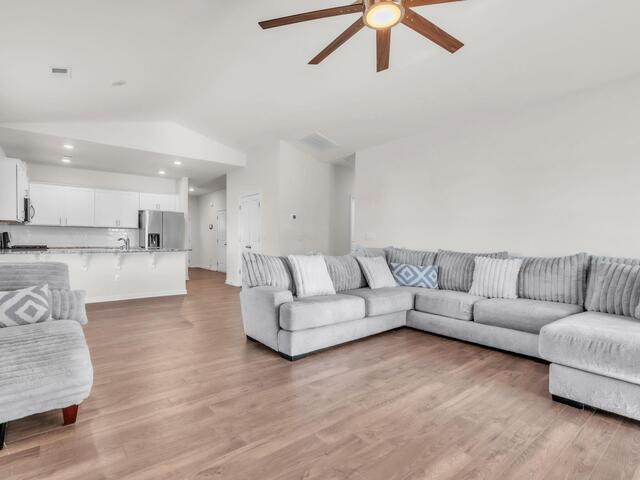 Photo of 1088 Longstone Way